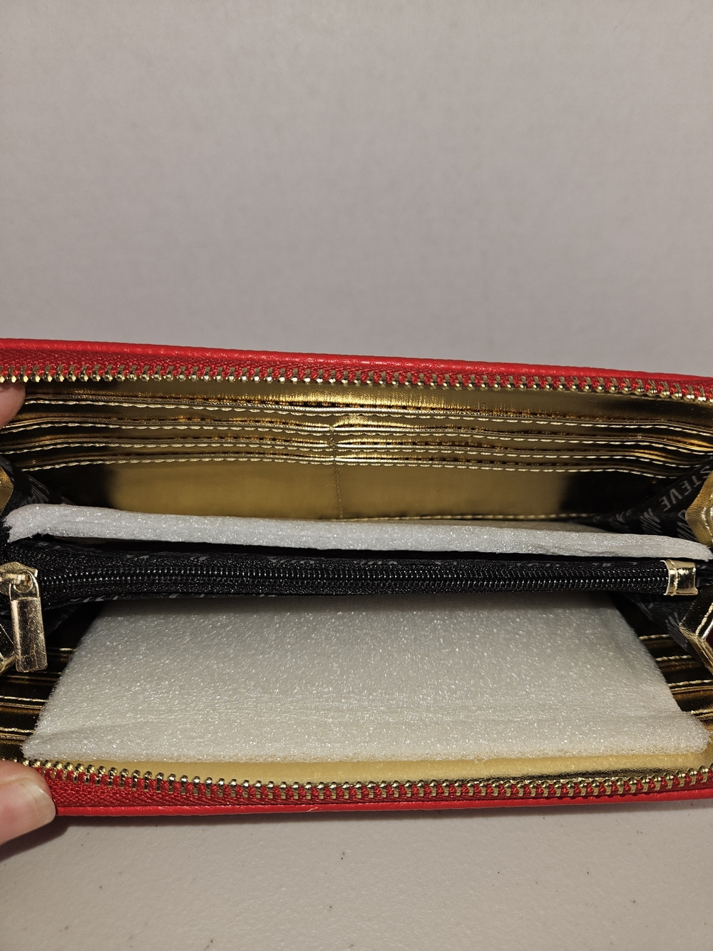 NWT Steve Madden Red Pebbled Zip Wallet with Gold Accent - Picture 7 of 12